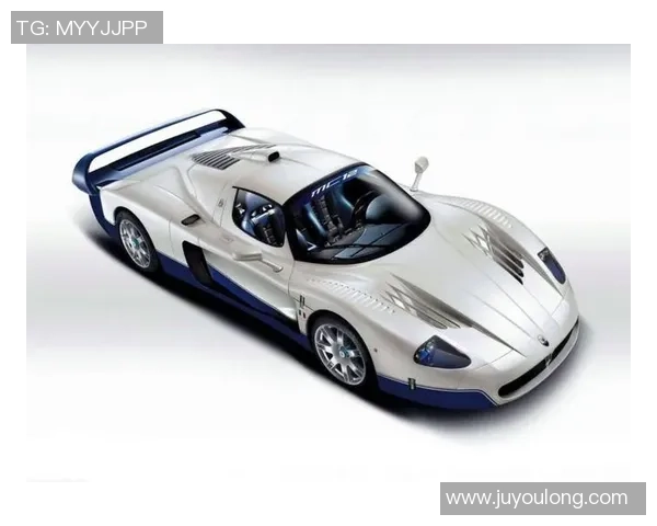 足球巨星豪掷千金驾驭布加迪展现赛场外奢华人生